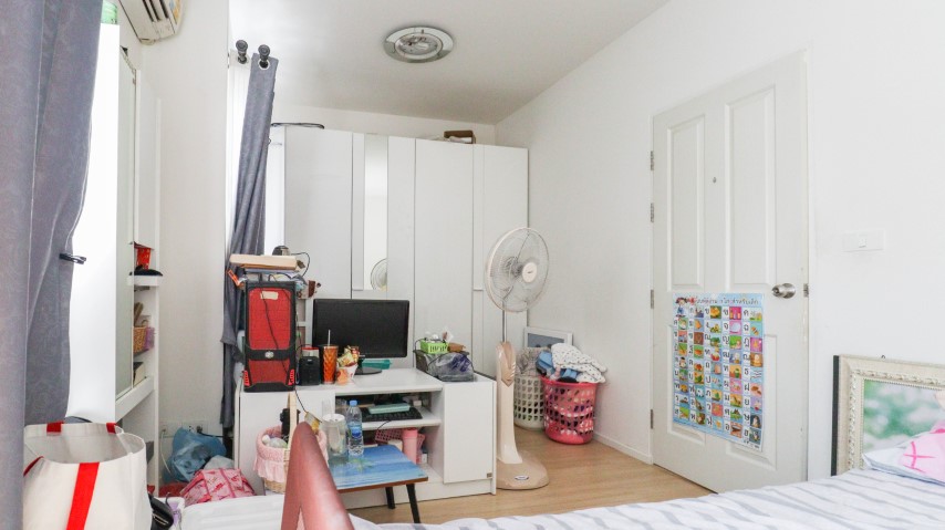 *****ทาวน์เฮ้าส์มือสองย่านนนทบุรี  ม.พลีโน่ ปิ่นเกล้า-วงแหวน คุณภาพระดับ AP เนื้อที่ 18 ตร.ว. ฟังก์ชัน 3 ห้องนอน 2 ห้องน้ำ 1 ที่จอดรถ สภาพดี พร้อมเข้าอยู่ บนทำเลเดินทางสะดวก เชื่อมต่อถนนหลานเส้นทาง ใกล้จุดทางด่วน "ศรีรัช"